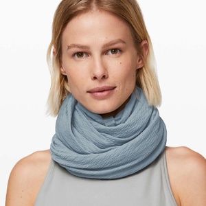 NEW Lululemon Vinyasa Crinkle Scarf (blue)